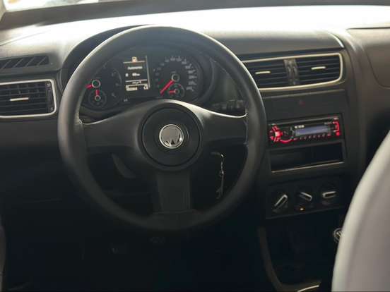 VOLKSWAGEN-FOX-2010