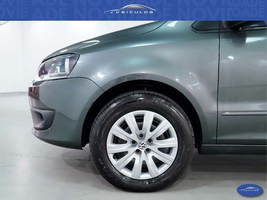 VOLKSWAGEN-FOX-2013
