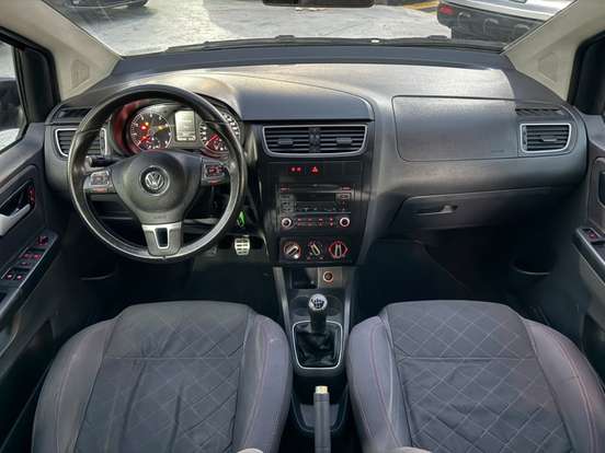 VOLKSWAGEN-FOX-2012