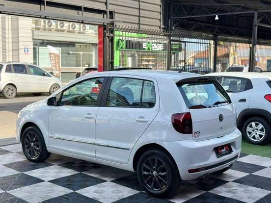 VOLKSWAGEN-FOX-2012