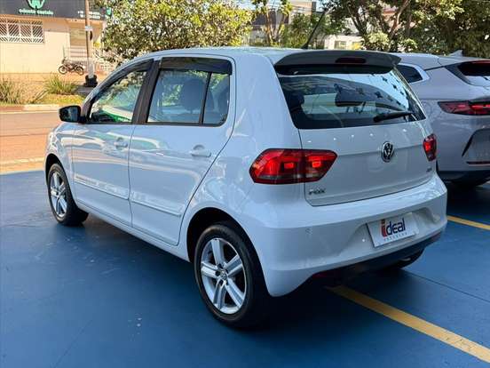VOLKSWAGEN-FOX-2016
