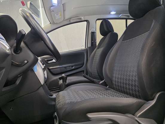 VOLKSWAGEN-FOX-2017