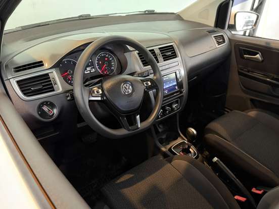 VOLKSWAGEN-FOX-2019