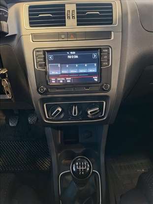 VOLKSWAGEN-FOX-2019