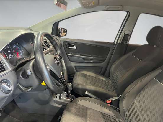 VOLKSWAGEN-FOX-2017