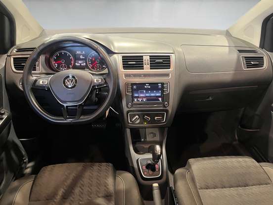 VOLKSWAGEN-FOX-2017
