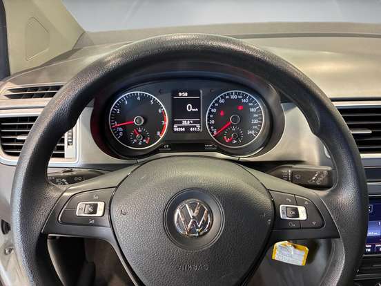 VOLKSWAGEN-FOX-2019