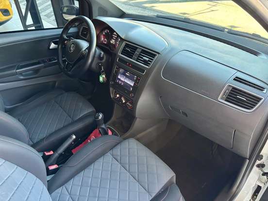 VOLKSWAGEN-FOX-2019