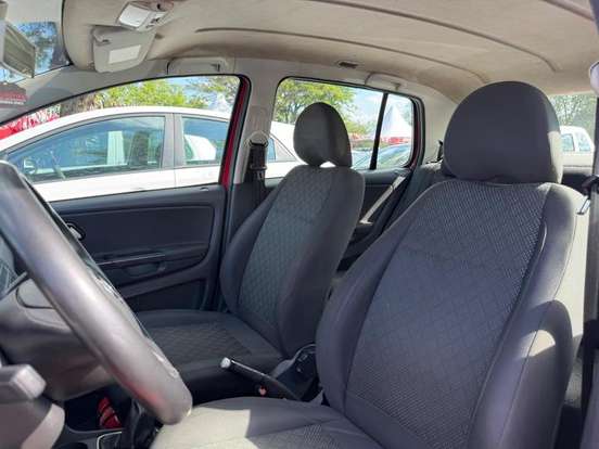 VOLKSWAGEN-FOX-2015