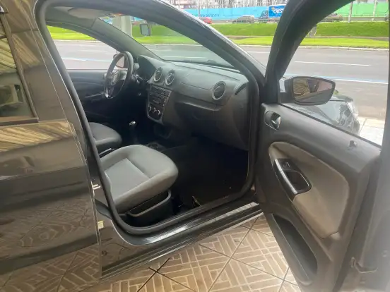 VOLKSWAGEN-GOL-2009