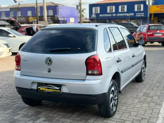 VOLKSWAGEN-GOL-2005