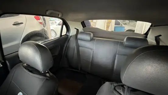 VOLKSWAGEN-GOL-2010
