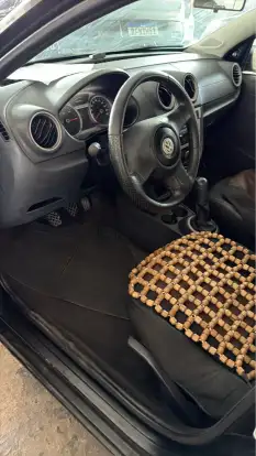 VOLKSWAGEN-GOL-2010