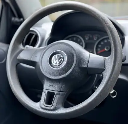 VOLKSWAGEN-GOL-1.0 MI TRENDLINE 8V FLEX 2P MANUAL VOLKSWAGEN-GOL-2014