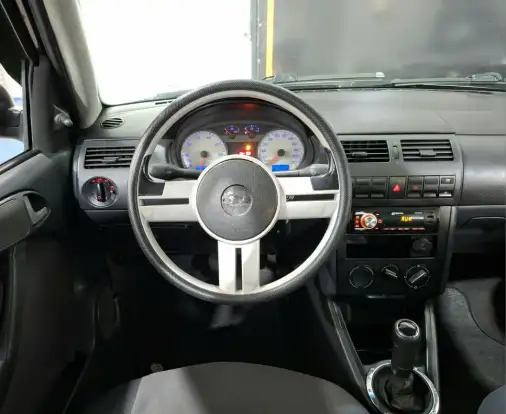 VOLKSWAGEN-GOL-2004