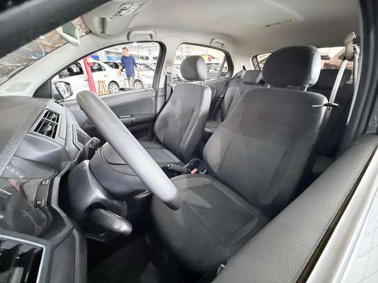 VOLKSWAGEN-GOL-2023