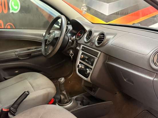 VOLKSWAGEN-GOL-2009