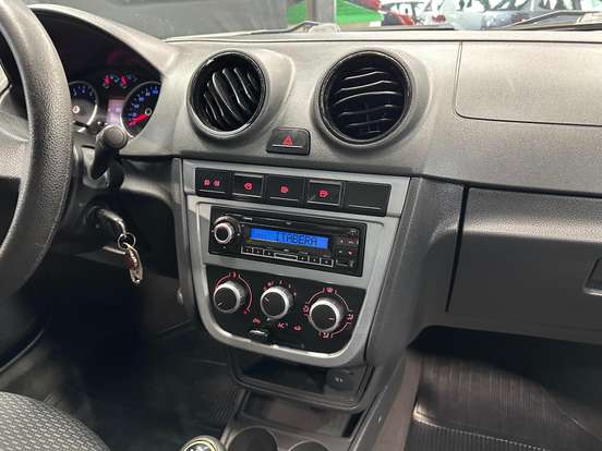 VOLKSWAGEN-GOL-1.0 MI 8V FLEX TITAN 4P MANUAL G.IV VOLKSWAGEN-GOL-2011