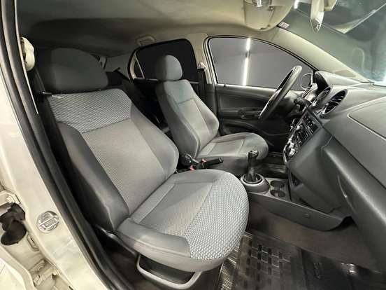 VOLKSWAGEN-GOL-2011