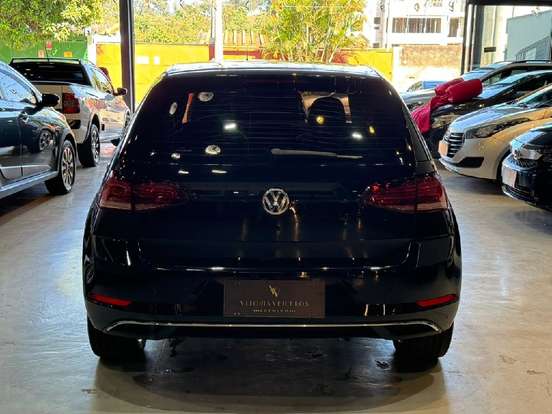 VOLKSWAGEN-GOLF-2018