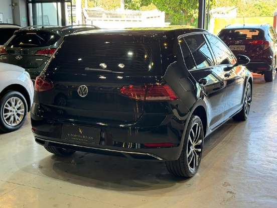 VOLKSWAGEN-GOLF-2018