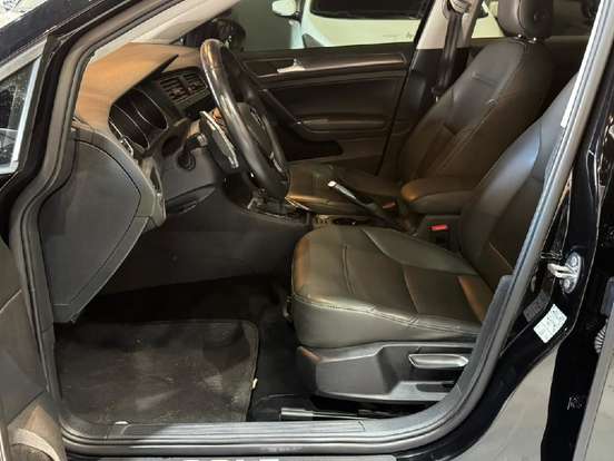 VOLKSWAGEN-GOLF-2018