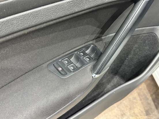 VOLKSWAGEN-GOLF-2015