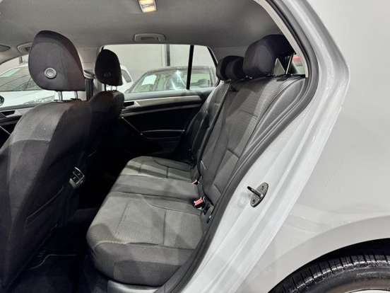 VOLKSWAGEN-GOLF-2015