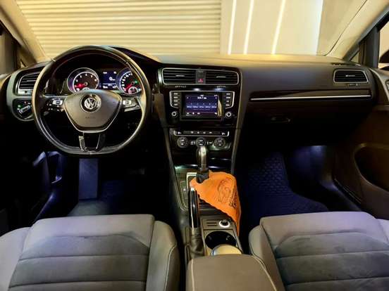 VOLKSWAGEN-GOLF-2015