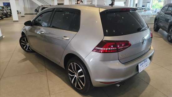 VOLKSWAGEN-GOLF-2017