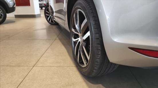 VOLKSWAGEN-GOLF-2017