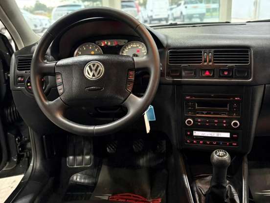 VOLKSWAGEN-GOLF-1.6 MI 8V FLEX 4P MANUAL VOLKSWAGEN-GOLF-2013
