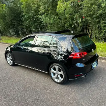 VOLKSWAGEN-GOLF-2015