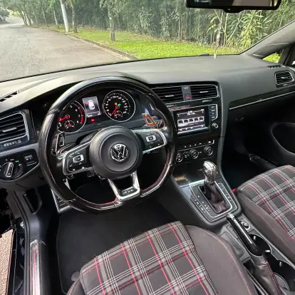 VOLKSWAGEN-GOLF-2015