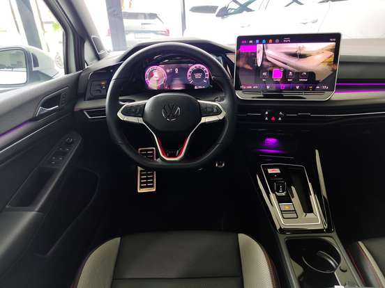 VOLKSWAGEN-GOLF-2026