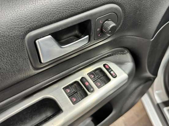VOLKSWAGEN-GOLF-2012