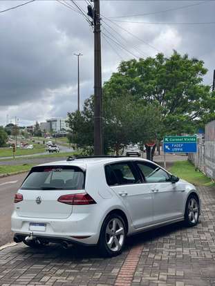 VOLKSWAGEN-GOLF-2.0 TSI GTI 16V TURBO GASOLINA 4P AUTOMÁTICO VOLKSWAGEN-GOLF-2014