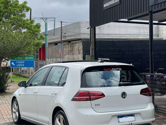 VOLKSWAGEN-GOLF-2.0 TSI GTI 16V TURBO GASOLINA 4P AUTOMÁTICO VOLKSWAGEN-GOLF-2014