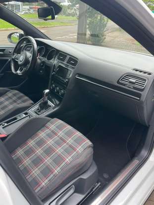 VOLKSWAGEN-GOLF-2014