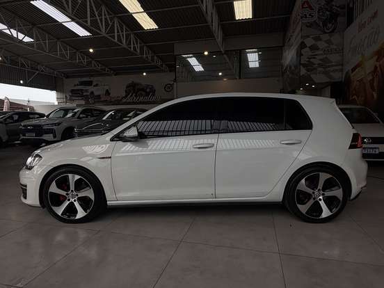 VOLKSWAGEN-GOLF-2013