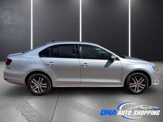 VOLKSWAGEN-JETTA-2015