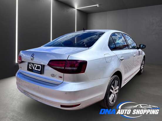 VOLKSWAGEN-JETTA-2015