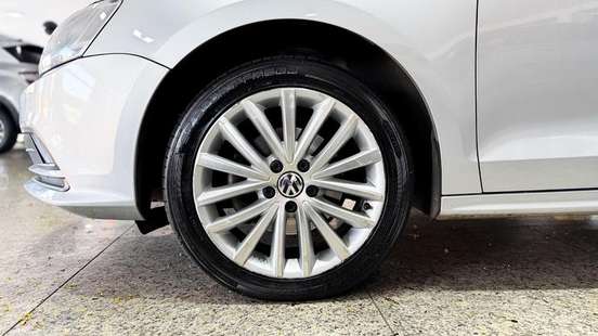 VOLKSWAGEN-JETTA-2015