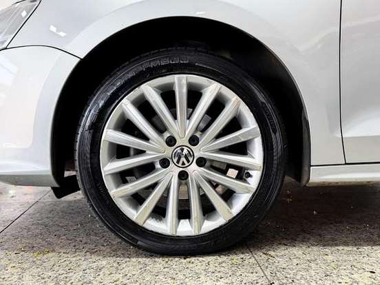 VOLKSWAGEN-JETTA-1.4 16V TSI COMFORTLINE GASOLINA 4P TIPTRONIC VOLKSWAGEN-JETTA-2015