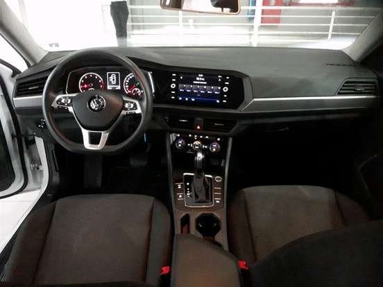 VOLKSWAGEN-JETTA-2018