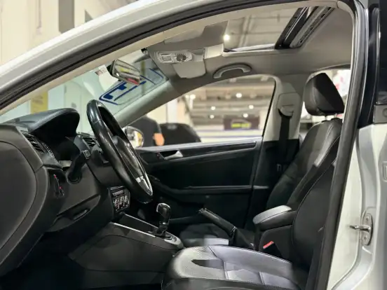 VOLKSWAGEN-JETTA-2013