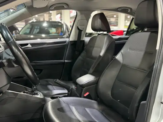 VOLKSWAGEN-JETTA-2013
