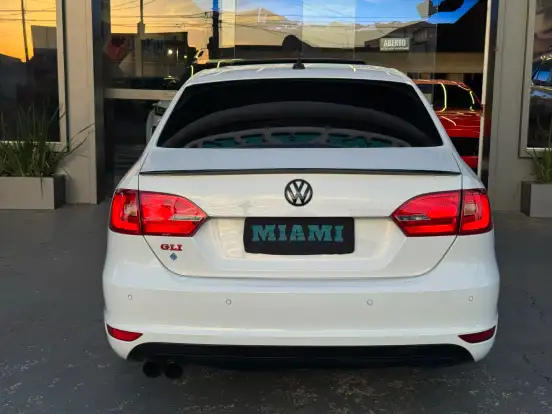 VOLKSWAGEN-JETTA-2013