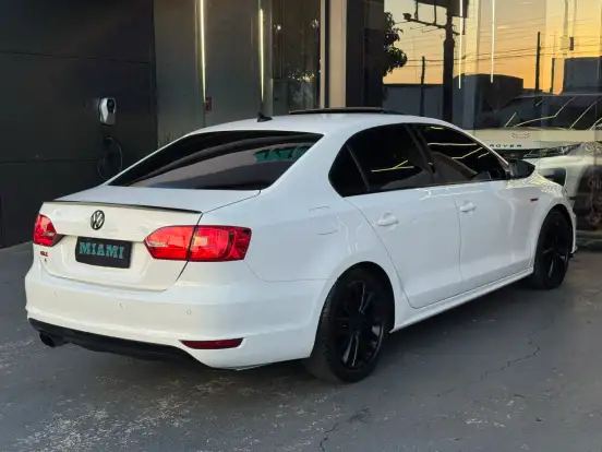 VOLKSWAGEN-JETTA-2.0 TSI HIGHLINE 211CV GASOLINA 4P TIPTRONIC VOLKSWAGEN-JETTA-2013