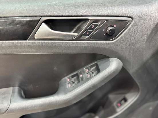 VOLKSWAGEN-JETTA-2.0 COMFORTLINE FLEX 4P MANUAL VOLKSWAGEN-JETTA-2011